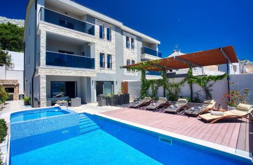 Duce Villa | LUXURY VILLA PARADISE 120m from sandy beach, heated pool, billiard, max 12 pax