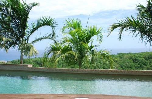 Montego Bay Villa | Luxury Villa sleeps 6, Beach Access, Montego Bay
