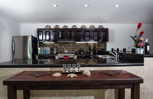 Playacar Fase I Villa | Luxury Villa Steps to Beach, 5th Ave & Concierge Avail! Beach access 70 meters!