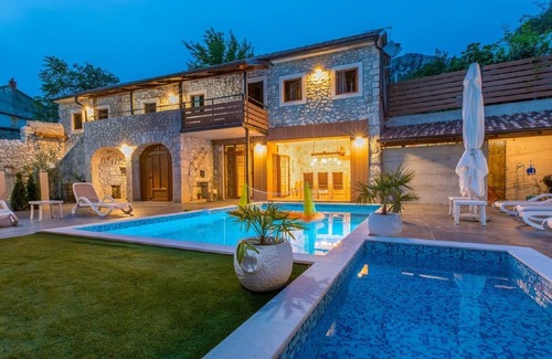 Tribalj Villa | Luxury villa with heated pool, quiet location - TRAVELER Reiseburo Krk - ID 2204
