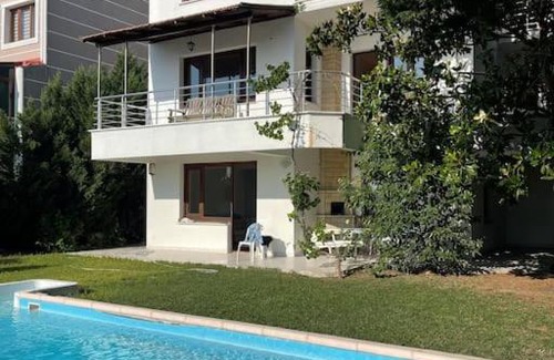 Beylikduzu Apartment | Luxury Villa with Private Pool and Garden