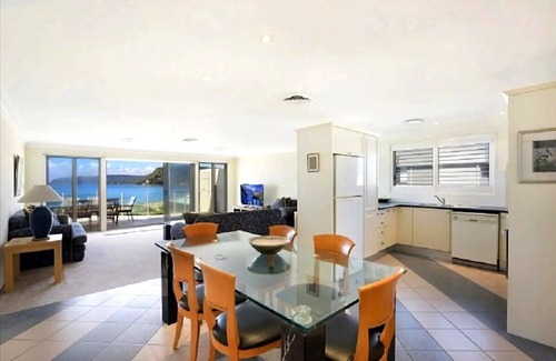 Umina Beach House | Luxury Villas Ocean View on the Esplanade (Walk to the beach)
