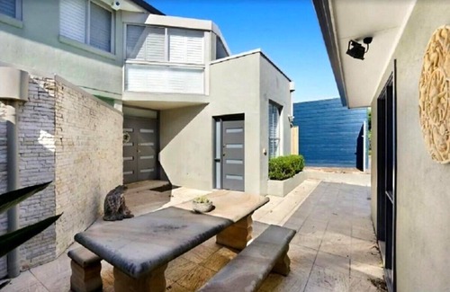 Umina Beach House | Luxury Villas Ocean View on the Esplanade (Walk to the beach)