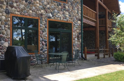 Minocqua House | Luxury Waterfront Lake Minocqua 2 Story Rustic Townhome 3bd garage