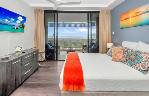 Cairns North Apartment | 'Luxury Waterfront' Spectacular Oasis in the City