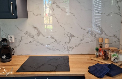 Ewijk Apartment | Luxury wellness holiday home for 6 – with hot tub, indoor pool & swimming lake!