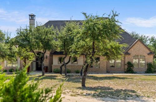Wimberley House | Luxury Wimberley Escape - 4BR - Pool - Sauna - BBQ