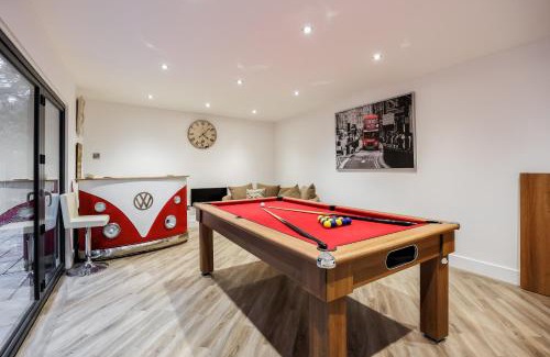 Broadstone Villa | Luxury6BedHouse-HotTub-GamesRoom-Amar Luxury Stays