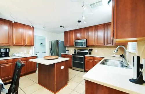 Wetmore House | LuxuryPool&Jacuzzi -SeaWorld & 6 Flags|12slps|WIFI
