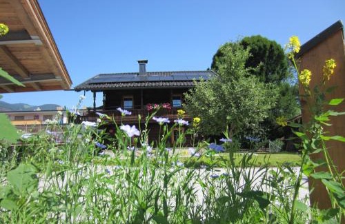 Finsing Ski Chalet | Luxus Chalet Fasserhäusl im Zillertal - Sauna ,Hot Tub, Kamin & Alpenblick für bis zu 9 Personen