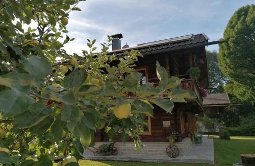 Finsing Ski Chalet | Luxus Chalet Fasserhäusl im Zillertal - Sauna ,Hot Tub, Kamin & Alpenblick für bis zu 9 Personen