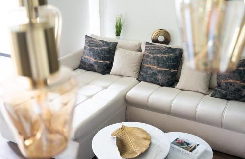 Hoexter Apartment | Luxus wohnen im Schloss Corvey für 1-6 Gäste im UNESCO Weltkulturerbe Höxter Weserbergland free W-Lan Parken Netflix für Familien Paare und Geschäftsreisende inkl Handtücher Seife Nintendo Switch uvm
