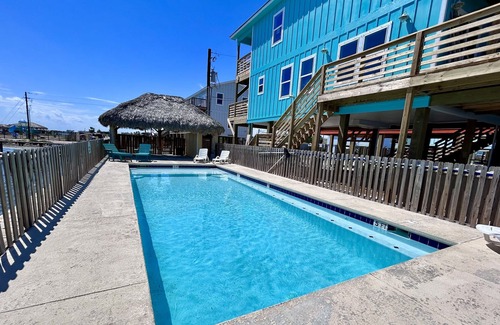 Flour Bluff House | Lv113 - Oscars Lodge 3 Bedroom Home by Redawning