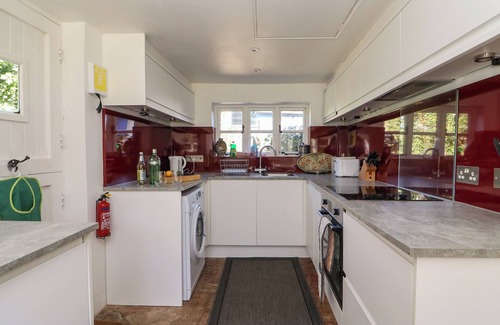 Holworth Cottage | LYCHGATE COTTAGE, pet friendly, with a garden in Osmington
