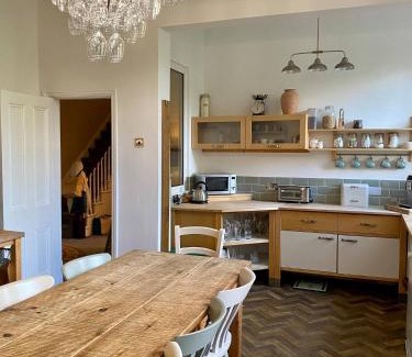 Huyton House | Lyndhurst - Victorian villa with heated pool