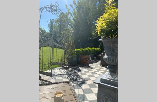 Huyton House | Lyndhurst - Victorian villa with heated pool