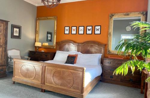 Huyton House | Lyndhurst - Victorian villa with heated pool