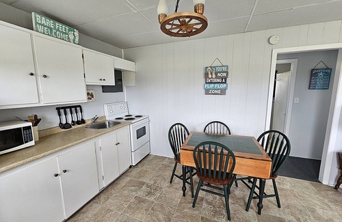 York Cottage | Lyons Cottages - Cottage #3, 2BR Walk to the Beaches of Stanhope National Park!