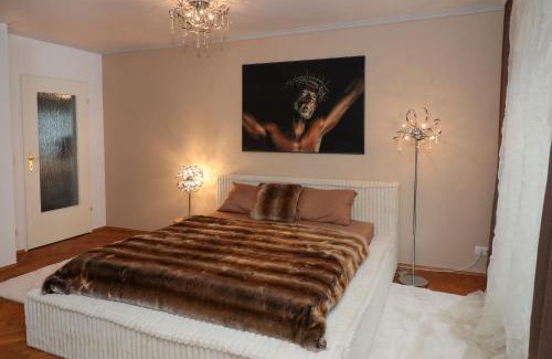 Flingern Nord Apartment | Möbelierte 3-Zm-Wohnung mit luxuriöser Innenausstattung in Zentrum