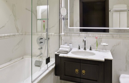 Muharraq Hotel | Mövenpick Hotel Bahrain