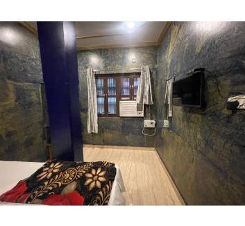 Varanasi House | M G Guest House - By VM Stays