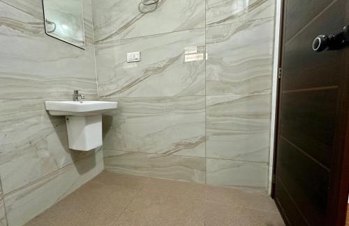 Kaloor Hotel | M M Residency