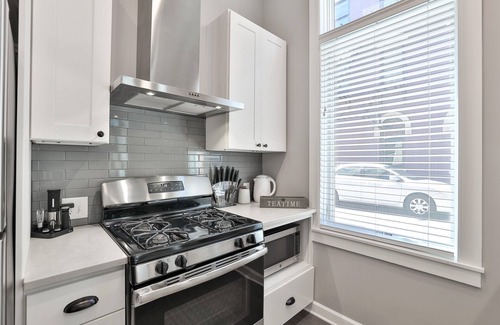 Over-the-Rhine Condo | *m0dernLUX ~New~ OTR condo *Park ONsite*
