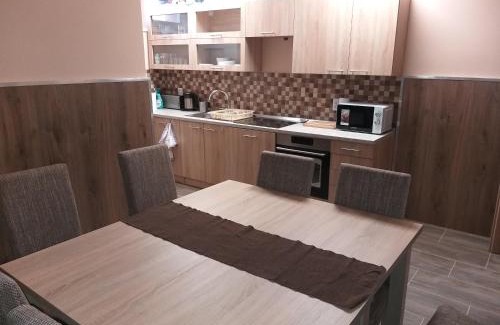 Letenye Bed & Breakfast | M7 Galéria Panzió