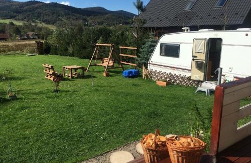 Wysowa-Zdroj House | Mała Chatka w Dolinie Niedźwiadka - Drewniany Biały Domek