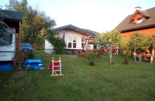 Wysowa-Zdroj House | Mała Chatka w Dolinie Niedźwiadka - Drewniany Biały Domek