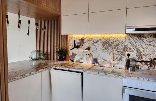 Sofia House | Ma-Bebe Play House with Private Sauna - Lake, Parks and SPA Pools in 5 min