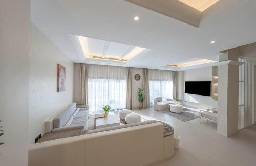 King Abdul Aziz Road Apartment | Mabaat-Jasmine Greek Villa 4BR- 583 Villa 10