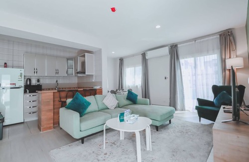 King Abdul Aziz Road Apartment | Mabaat - White Pearl Al Basatin - 600