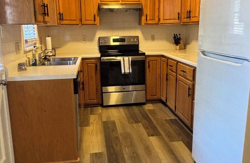 Manhattan House | Mac House centrally located within a short walk to KSU Sports Complex & Campus