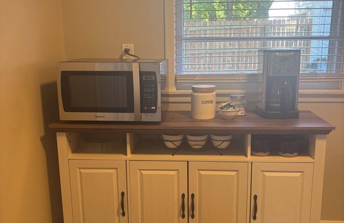 Manhattan House | Mac House centrally located within a short walk to KSU Sports Complex & Campus