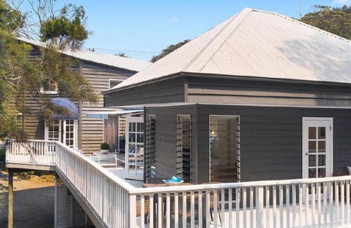 Macmasters Beach House | 'Mac's Beach House' by Accom Holidays