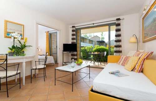 Saumane-de-Vaucluse Apartment | Madame Vacances Résidence Provence Country Club