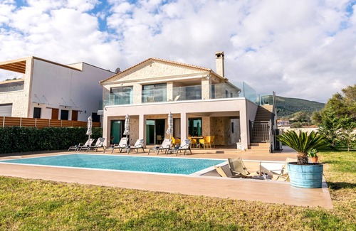 Porto Koukla Villa | MaDiZé Beach House on the Sea