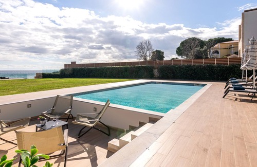 Porto Koukla Villa | MaDiZé Beach House on the Sea