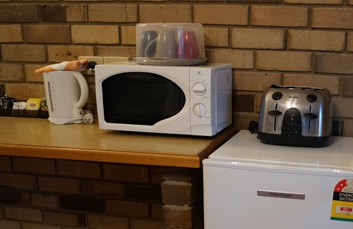 Stawell Hotel | Magdala Motor Lodge & Lakeside Restaurant