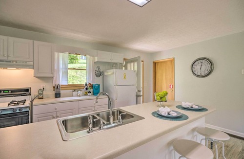 Maggie Valley Cottage | Maggie Valley House w/Mtn Views - 1 Mi to DT