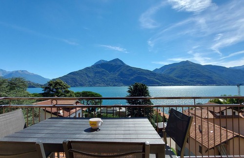 Calozzo Apartment | MAGIC LAKE VIEW - Spacious apartment 5 minutes from the beach