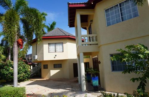 Crane corner Villa | Magic Moments JA