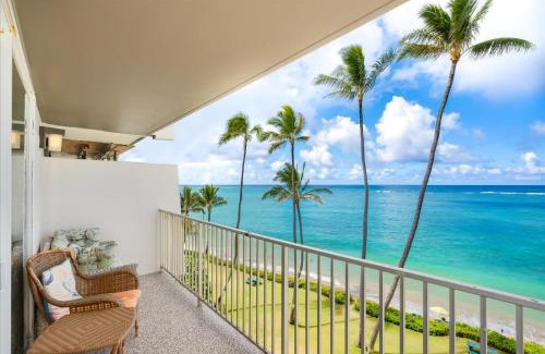 Punaluu House | Magical Beachfront Condo