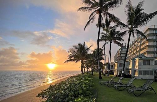 Punaluu House | Magical Beachfront Condo