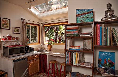 Volcano House | MAGICAL & COZY GEM! BIRDS, HUGE FERNS ABOUND IN NATIVE RAINFOREST. SO QUIET.