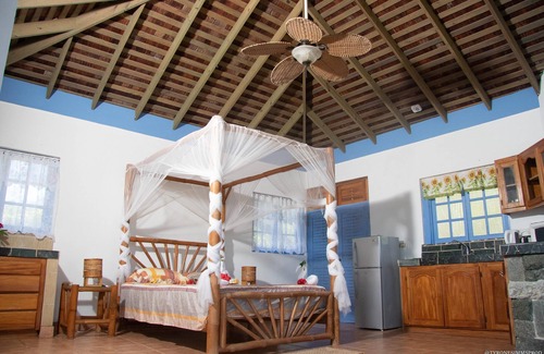 Robins Bay Cottage | Magical Romantic Getaway For 2, Lovers Paradise On Private White Sand Beach Cove