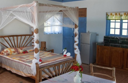 Robins Bay Cottage | Magical Romantic Getaway For 2, Lovers Paradise On Private White Sand Beach Cove
