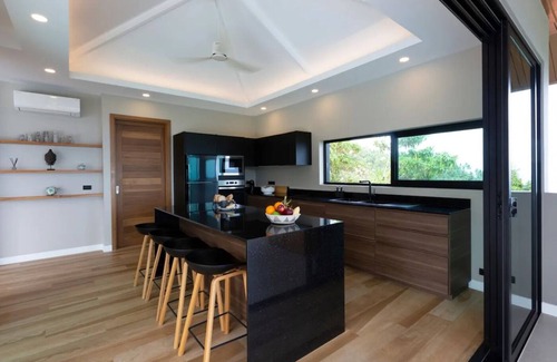 Maret Villa | Magnificent 4-bedroom retreat in Lamai with sea views, infinity pool, jacuzzi, and gym
