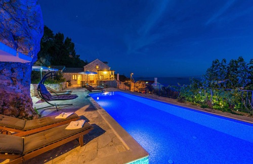 Mlini Villa | Magnificent 4 bedroom Villa with Private heated Pool and Sea view